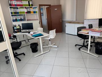 Stanza uso ufficio/studio medico- zona Casal monas