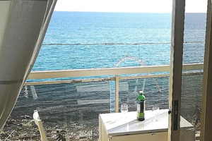 Una terrazza sul mare