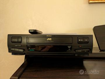 Videoregistratore JVC + Videocassette 