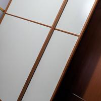 Armadio in legno due ante scorrevoli