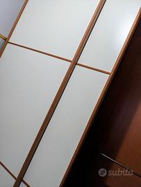 Armadio in legno due ante scorrevoli