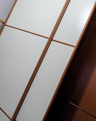 Armadio in legno due ante scorrevoli