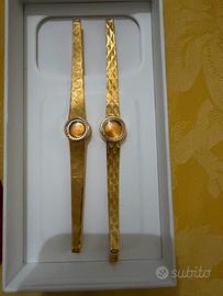 Due orologi in oro basso