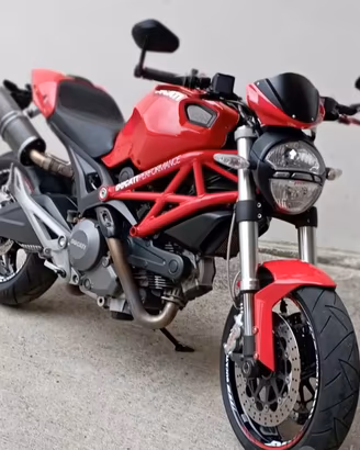 Ducati Monster 696