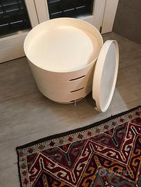 comodino Ikea bianco panna con 4 cassetti