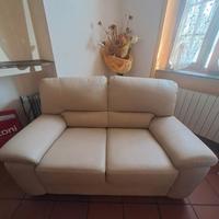 vendiamo mobile in arte povera e divani