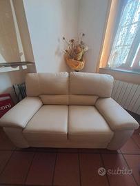 vendiamo mobile in arte povera e divani