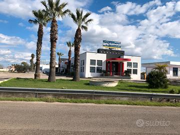 Immobile commerciale 850 mq con ampi parcheggi