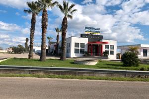 Immobile commerciale 850 mq con ampi parcheggi