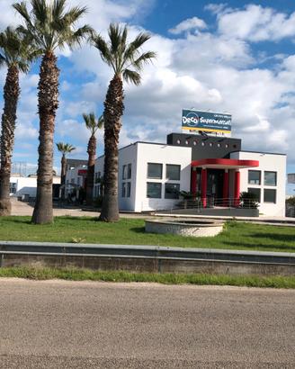 Immobile commerciale 850 mq con ampi parcheggi