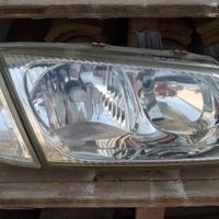 Faro destro e freccia Nissan Almera N16