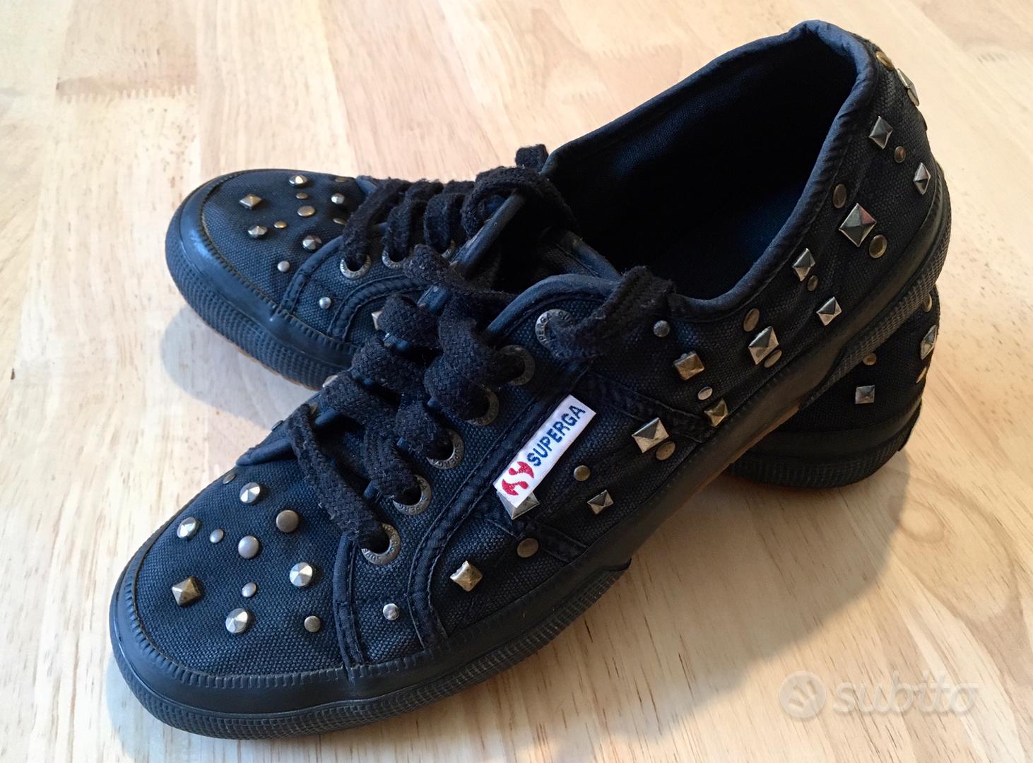 Superga 40 Nere con Borchie e Rivetti in Metallo Abbigliamento e