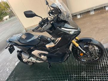 X-adv 750