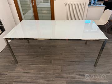 Tavolo vetro e acciaio