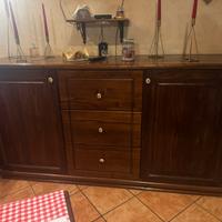 Mobile artigianale in castagno