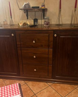 Mobile artigianale in castagno