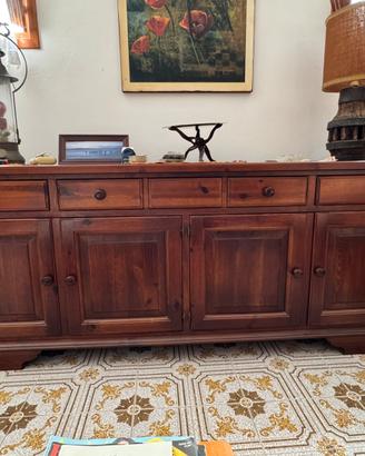 Splendida credenza in noce massiccio