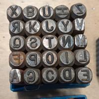 Punzoni alfa numerici