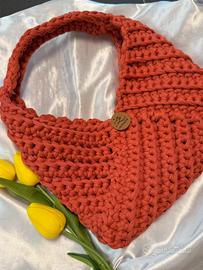Borsa triangolo crochet