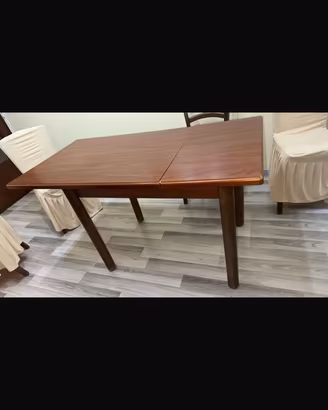 Tavolo e sedie