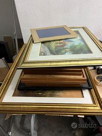 Mix di quadri e cornici vintage