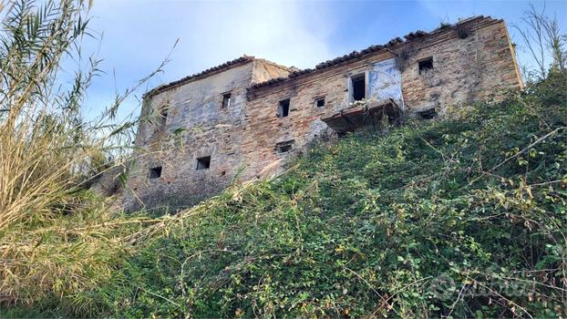 CASA COLONICA SUPER PANORAMICA con TERRENO