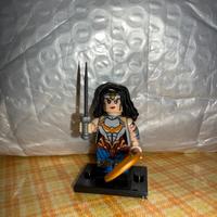 Mini figure Wonder Woman compatibile LEGO con base