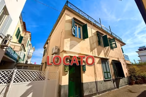 2 LOCALI A NAPOLI
