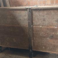 antico cassone da stalla 