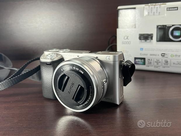 Sony alpha 6000 kit 16/50 con custodia come nuova