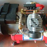 Compressore costruito e assemblato con pezzi nuovi