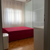 Camera matrimoniale moderna laccata bianca e vetro