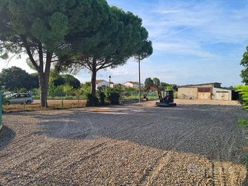Magazzino / Cappannone con piazzale uso deposito