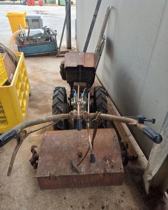 TRATTORE CON CARRELLO