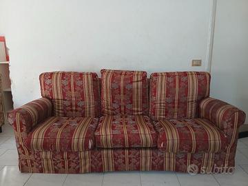 Divano tre posti comodo