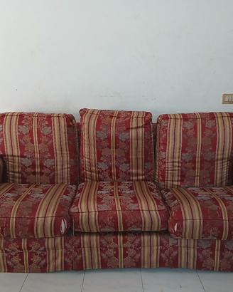 Divano tre posti comodo