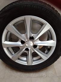 Pneumatici invernali Nokian 175/65 R14 e cerchioni