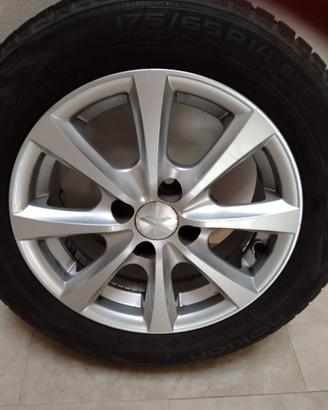 Pneumatici invernali Nokian 175/65 R14 e cerchioni