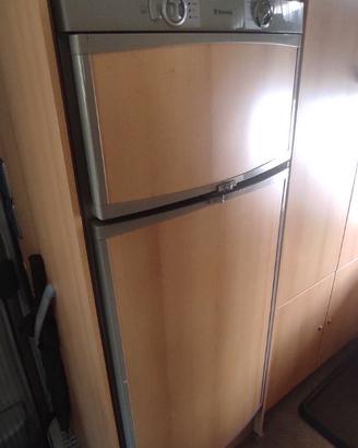Frigorifero trivalente Dometic