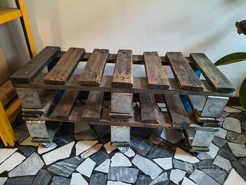 Tavolino artigianale fatto con un bancale