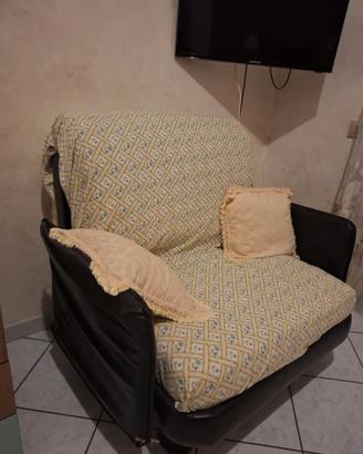 divano due posti si stende un posto letto