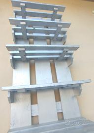 Scaffali in legno per fioriera o da garage