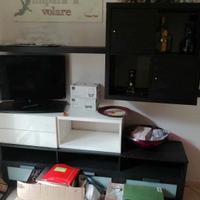 Brimnes TV - IKEA + scaffale Kallax + mensola Lack