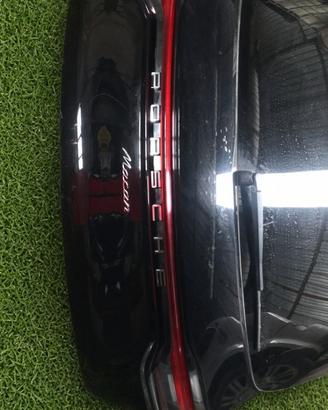 Restailing posteriore per Porsche Macan
