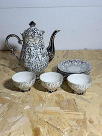 Servizio caffè fiori con caffettiera tazzine