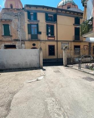 Barra- ampio locale ad uso garage con aree esterne
