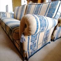 2 Divani, tessuto pregiato a rilievo 