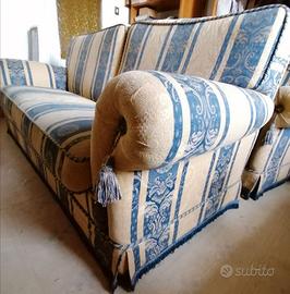 2 Divani, tessuto pregiato a rilievo 