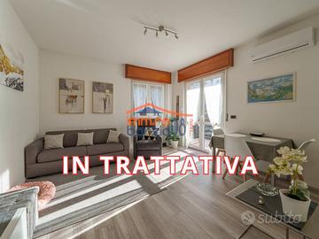 BILOCALE CON BALCONE E BOX.