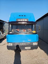 camion iveco in perfette condizioni 